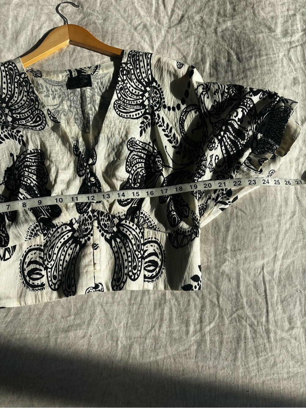 Milk & Honey Black & White Printed V-Neck Crop Blouse - Picture 6 of 7